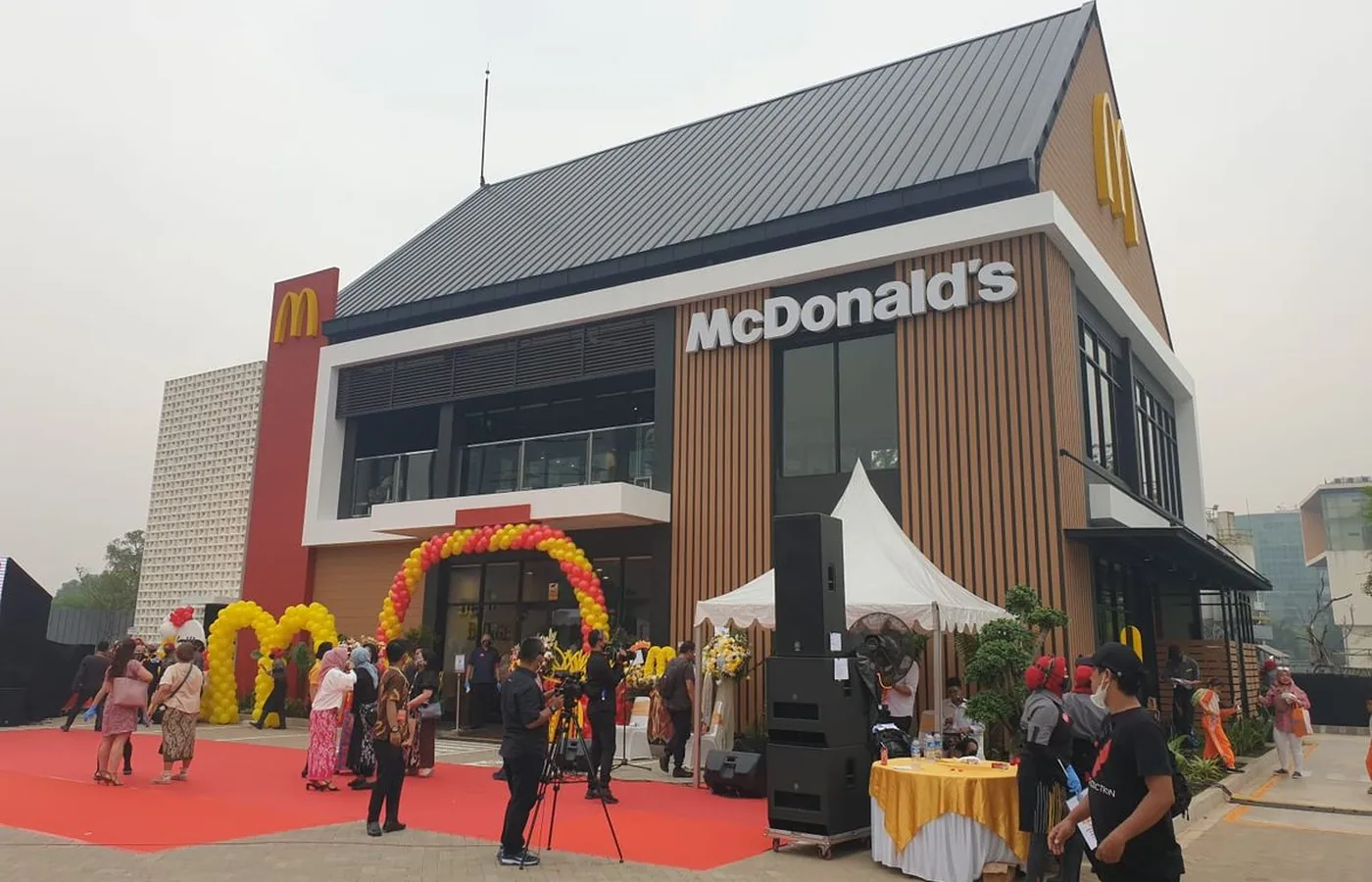 Bangunan restoran McDonald's di kawasan Ciputra International